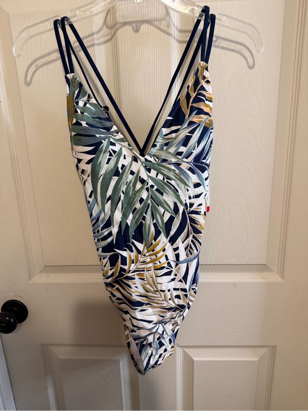 Hurley Women's One Piece Swimsuit

Size Medium NWT